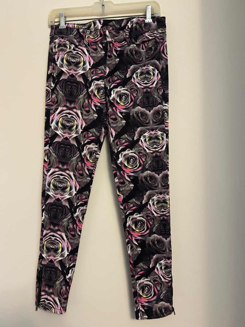 Divided  black/pink rose printed cotton jeans zip ankles front pockets size 8